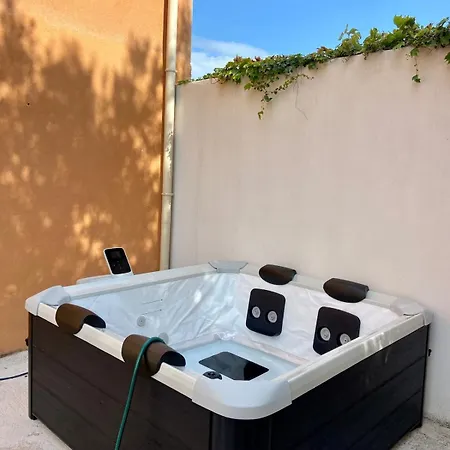 House, Wifi, 2 Bedrooms Milhaud