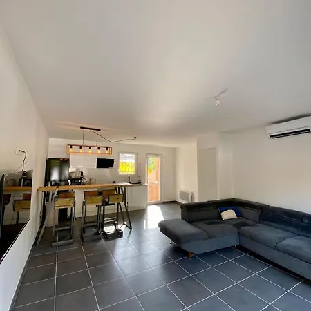 House With Jacuzzi Spa, Wifi, 2 Bedrooms 펜션